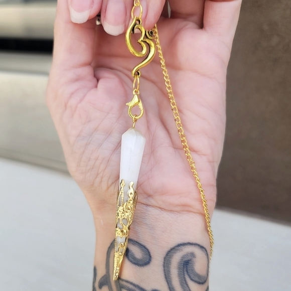 Selenite Pendulum ✦ 14K Gold-Dipped Crystal w/ Chakra Clarity ✦ Energy Tool NWT - Picture 6 of 8
